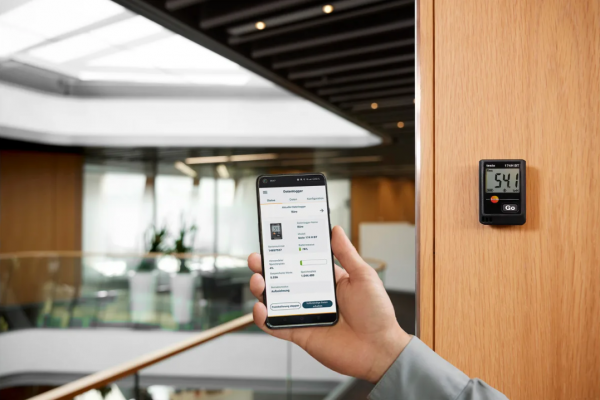 testo 174 H BT - Mini înregistrator de date pentru temperatură și umiditate cu Bluetooth® și conexiune la aplicație (negru)